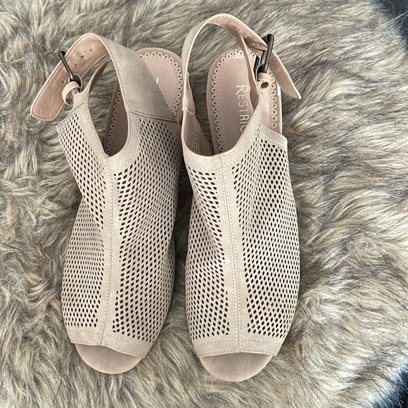 Restricted open toe shoe. Tan suede like. Woman size 8.5. Wood stack heel. - Picture 5 of 5